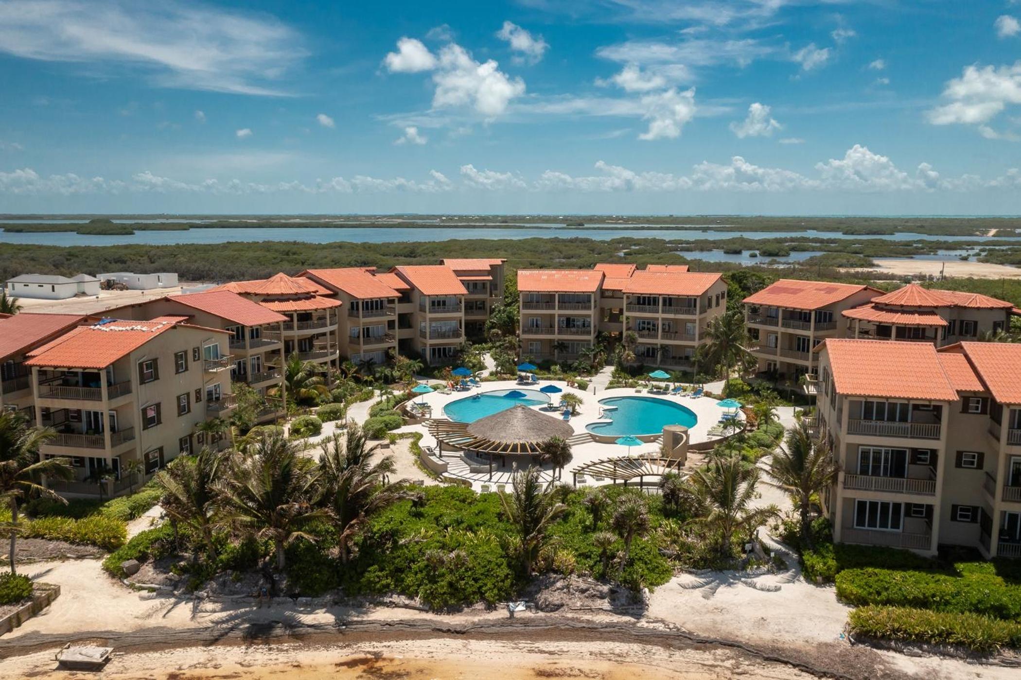 Residences at Barrier Reef 8C Oceanview 2 BR by Stay Floreo