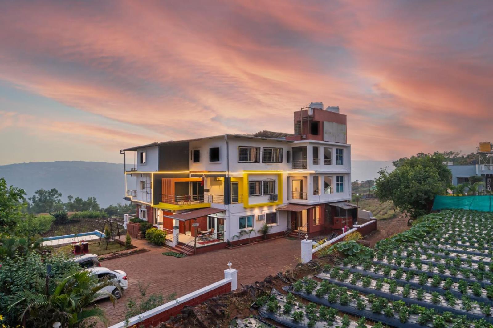 Strawberry King Resort view 4