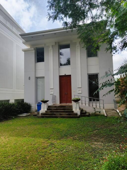 Casa Exclusiva Roble y Cristal