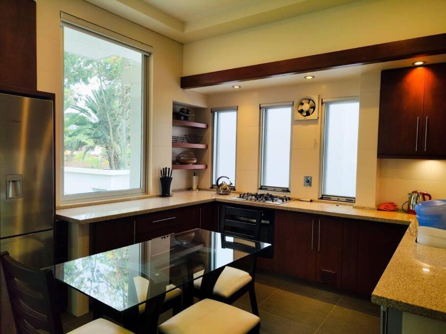 Casa Exclusiva Roble y Cristal