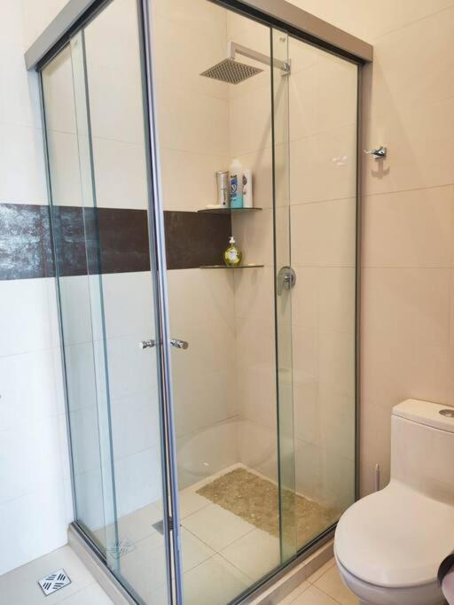 Casa Exclusiva Roble y Cristal