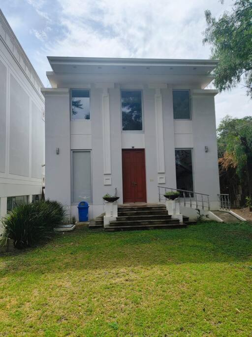 Casa Exclusiva Roble y Cristal