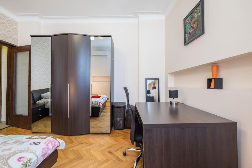 Very Central & Aristocratic 2 Bedroom Apartment with Air conditioning