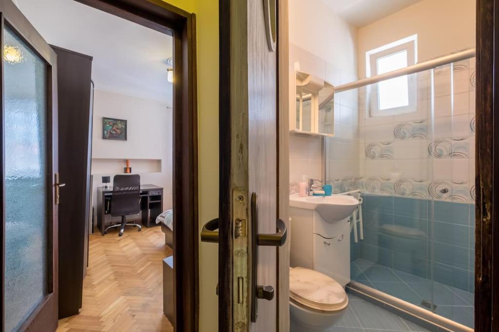 Very Central & Aristocratic 2 Bedroom Apartment with Air conditioning