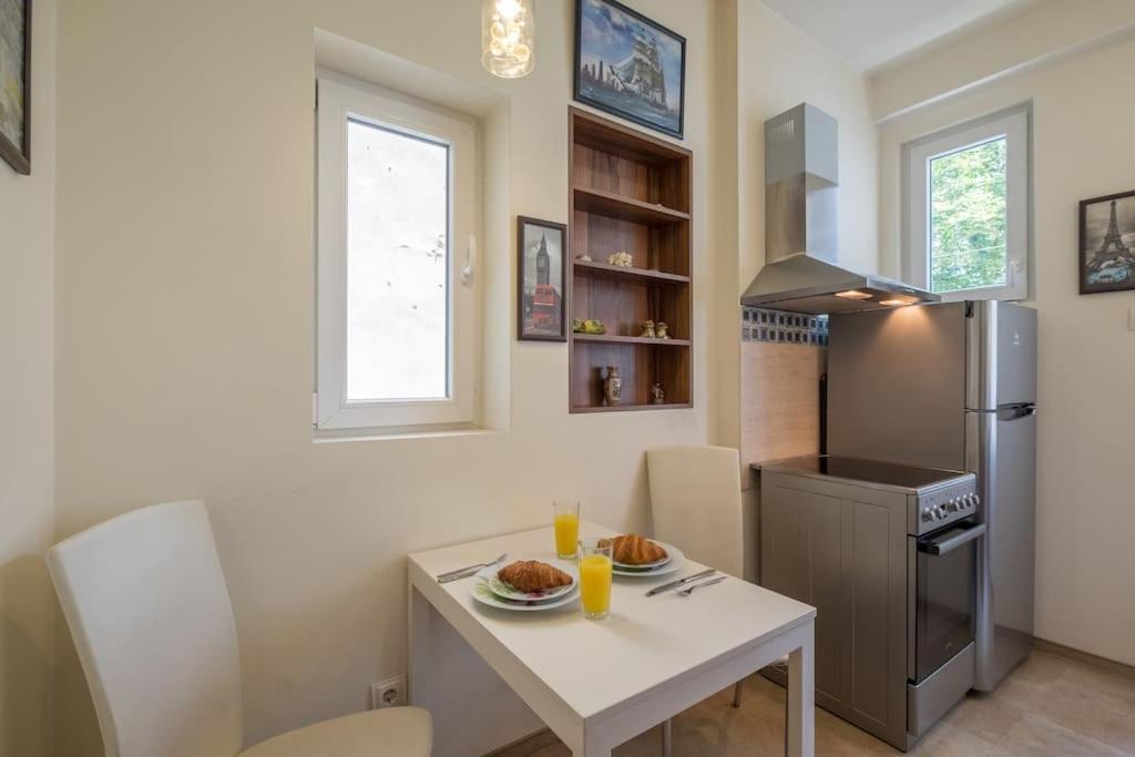 Very Central & Aristocratic 2 Bedroom Apartment with Air conditioning