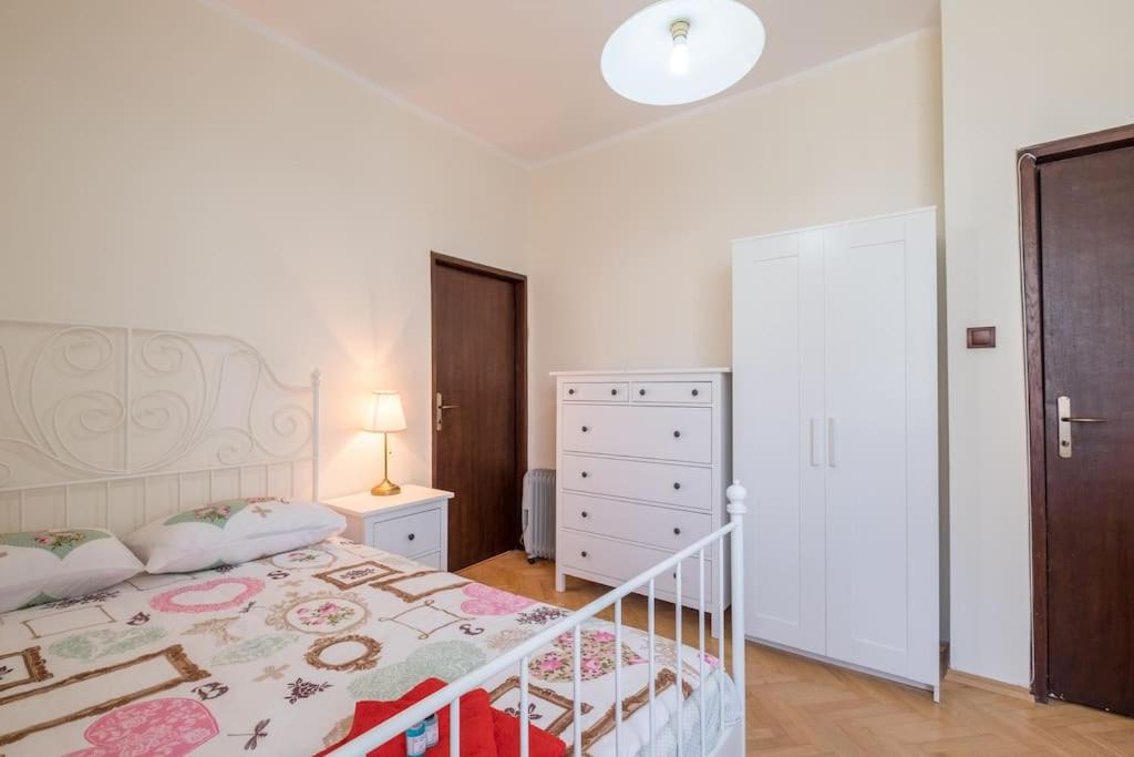 Very Central & Aristocratic 2 Bedroom Apartment with Air conditioning