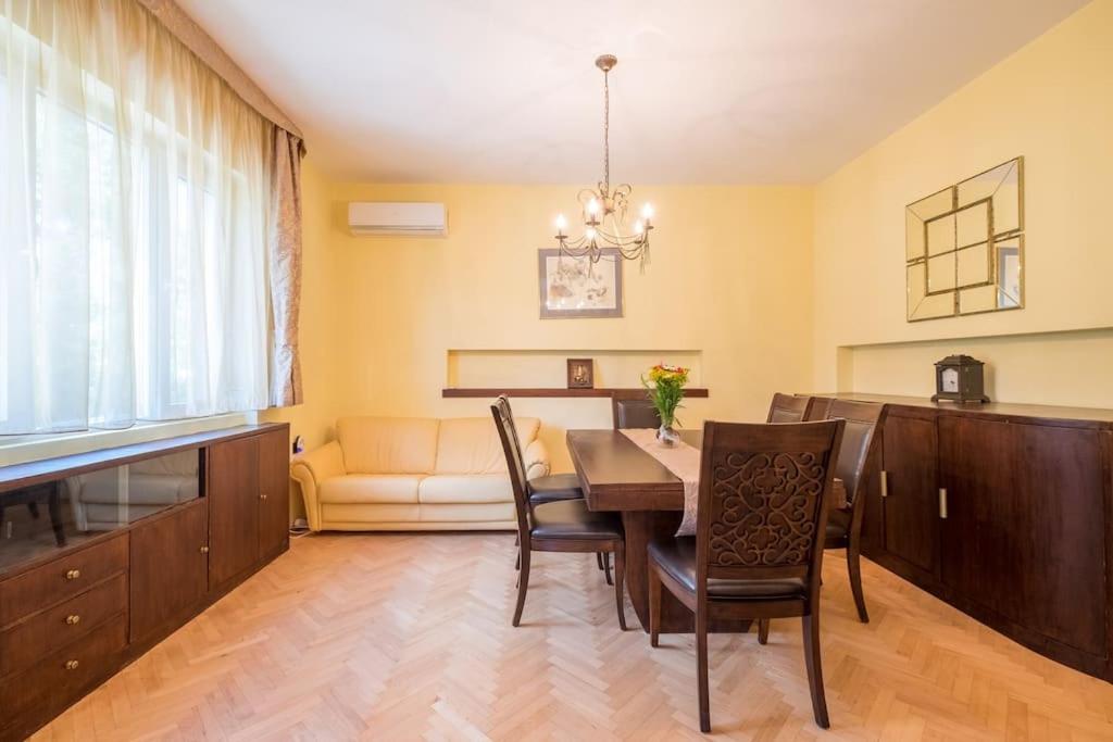 Very Central & Aristocratic 2 Bedroom Apartment with Air conditioning