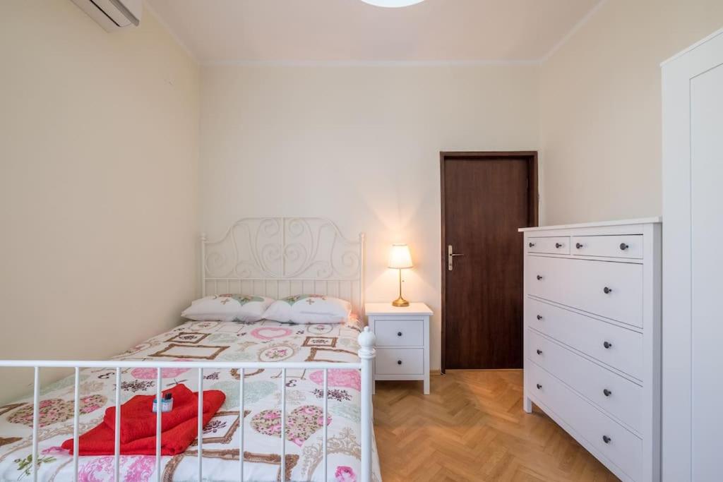 Very Central & Aristocratic 2 Bedroom Apartment with Air conditioning