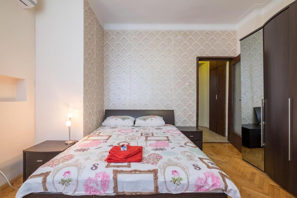 Very Central & Aristocratic 2 Bedroom Apartment with Air conditioning