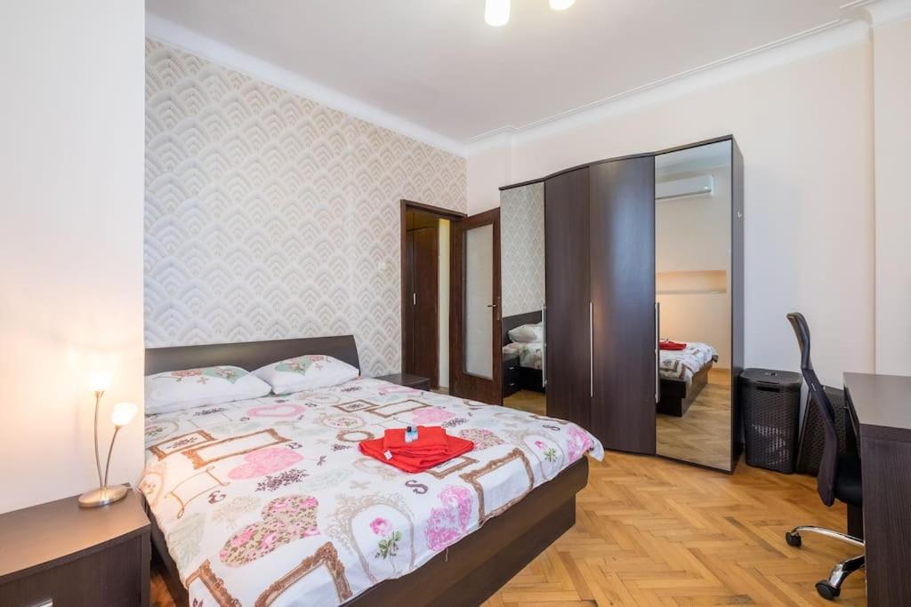 Very Central & Aristocratic 2 Bedroom Apartment with Air conditioning