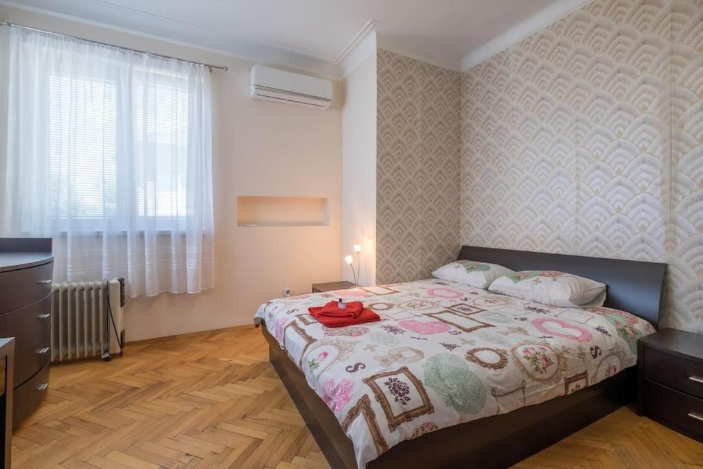Very Central & Aristocratic 2 Bedroom Apartment with Air conditioning