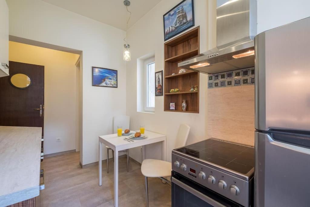 Very Central & Aristocratic 2 Bedroom Apartment with Air conditioning