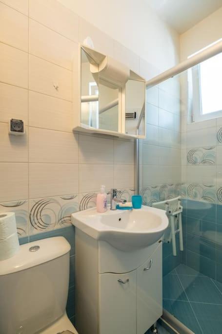 Very Central & Aristocratic 2 Bedroom Apartment with Air conditioning