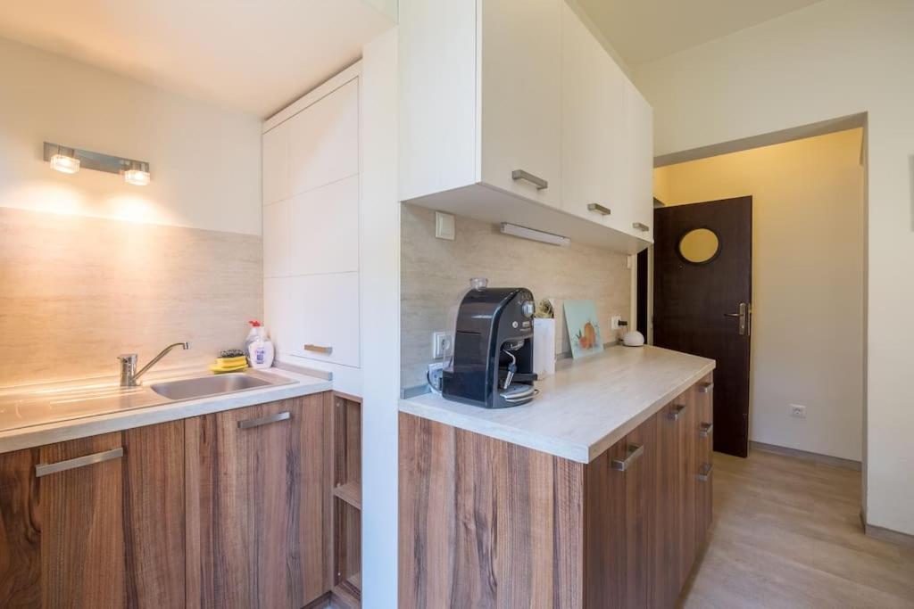 Very Central & Aristocratic 2 Bedroom Apartment with Air conditioning