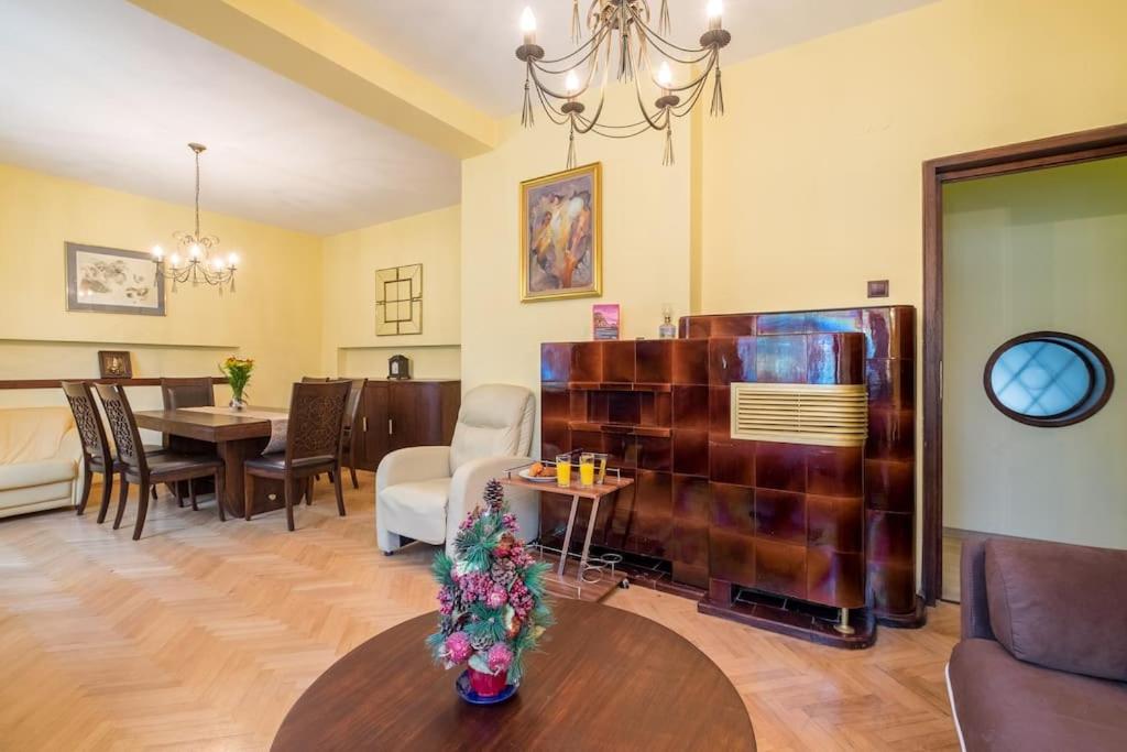 Very Central & Aristocratic 2 Bedroom Apartment with Air conditioning