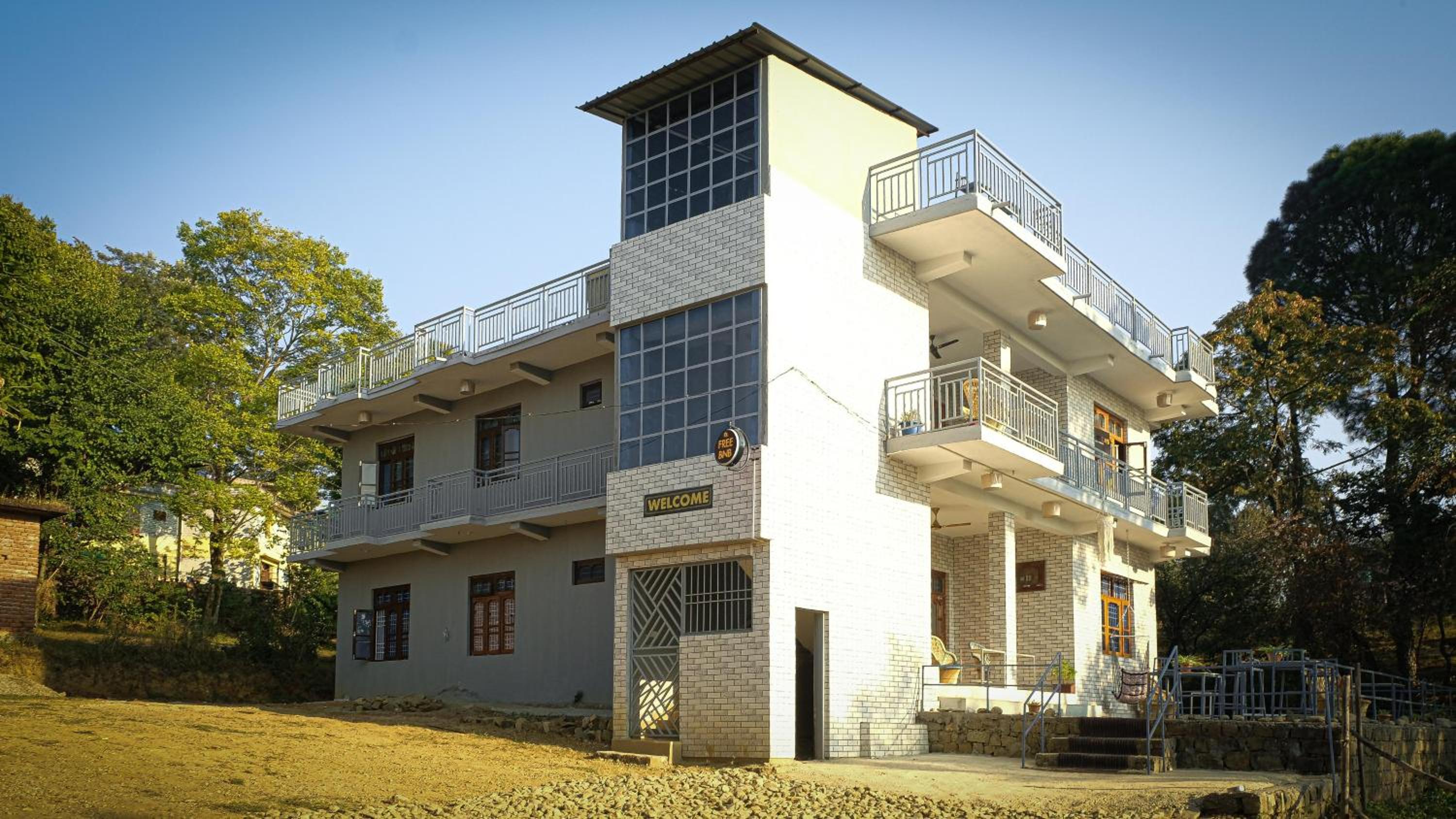 FreeStays TownHouse - 11 BHK, Suja Bir Himachal view 5