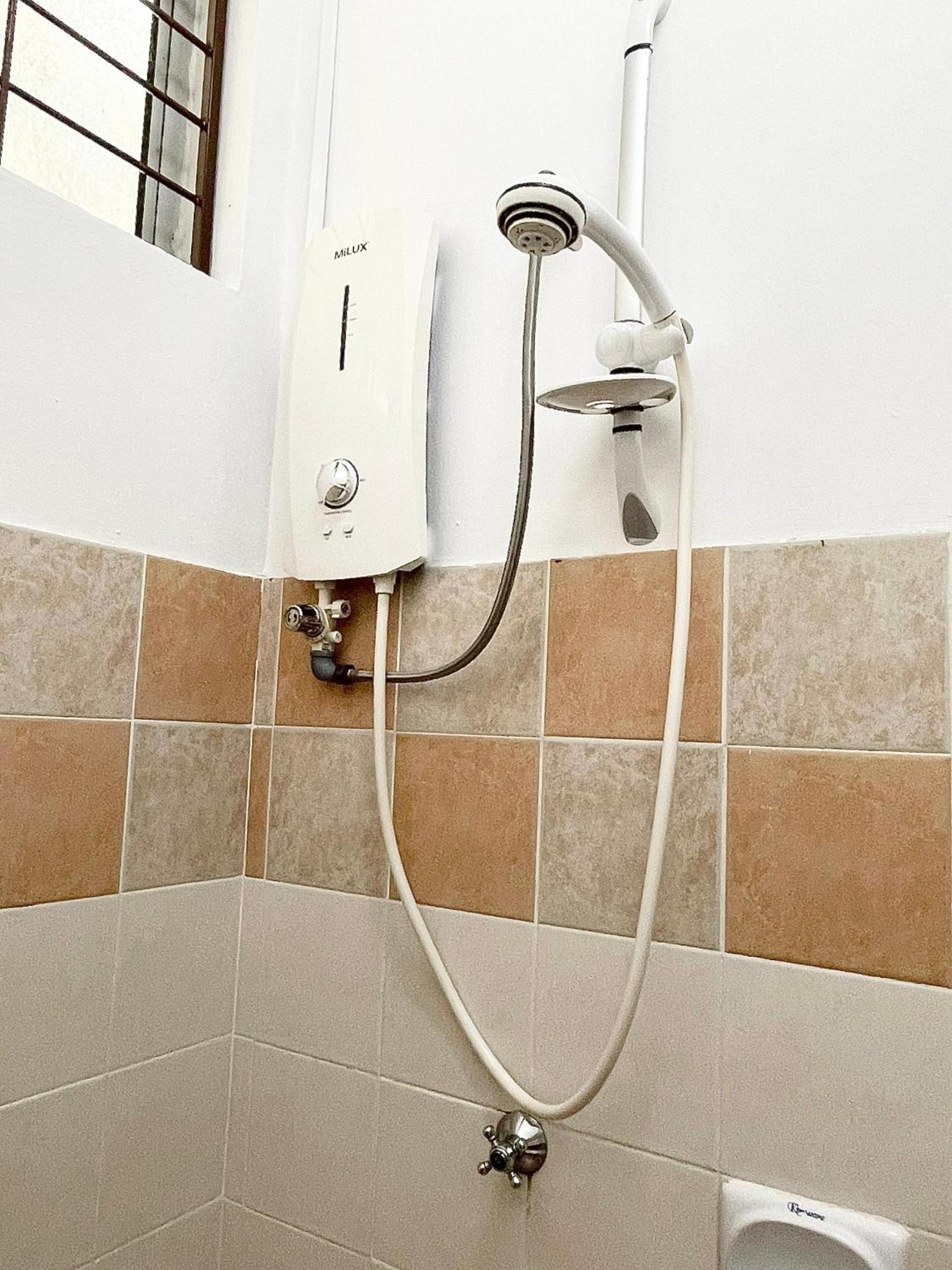 New in Miri Family homestay 6-13pax photo 4
