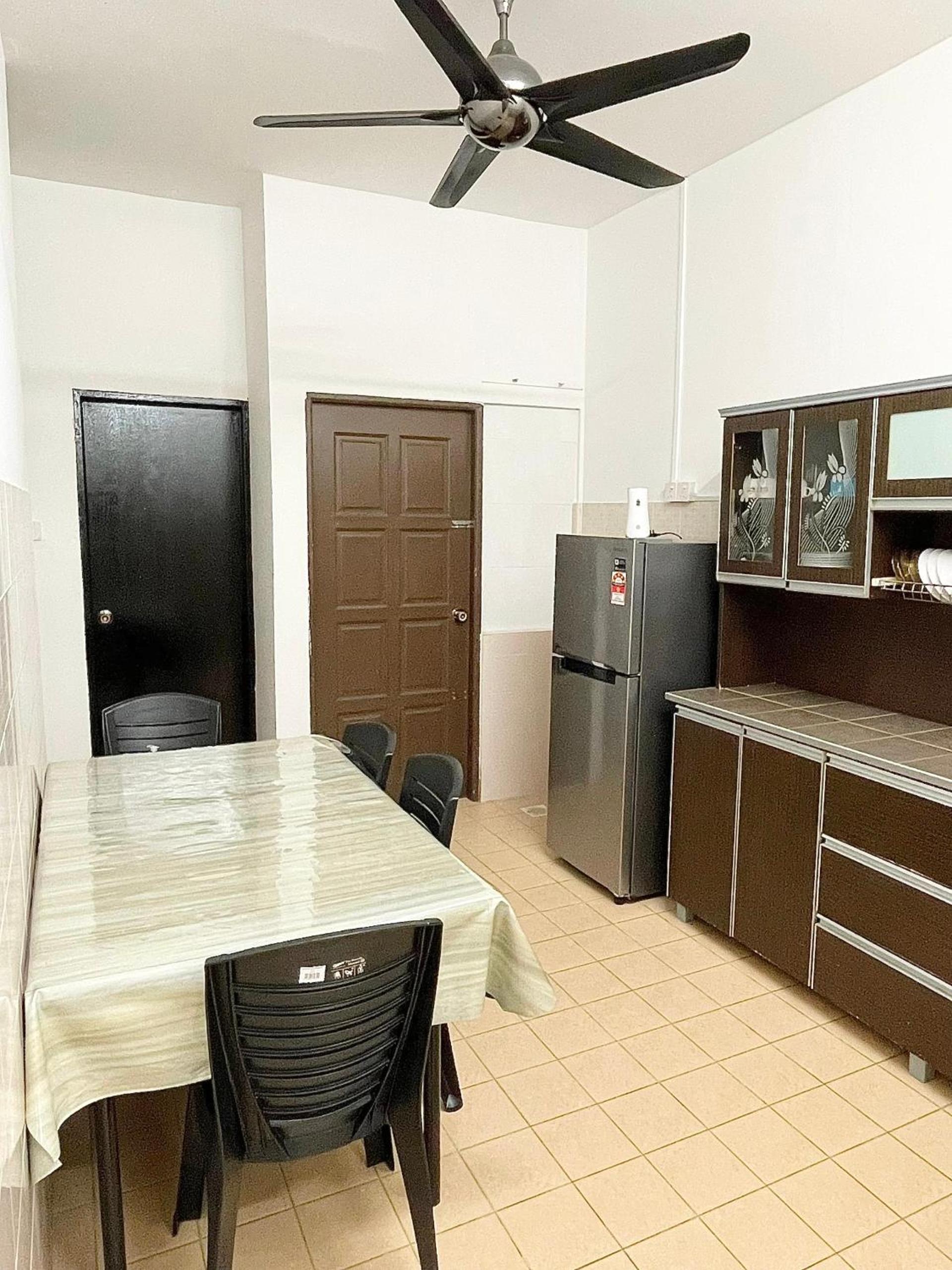 New in Miri Family homestay 6-13pax photo 2