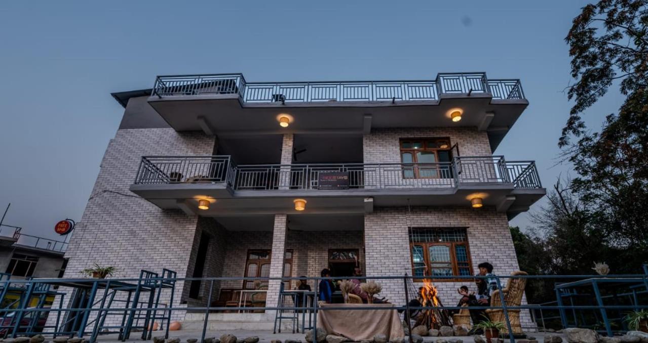 FreeStays TownHouse - 11 BHK, Suja Bir Himachal