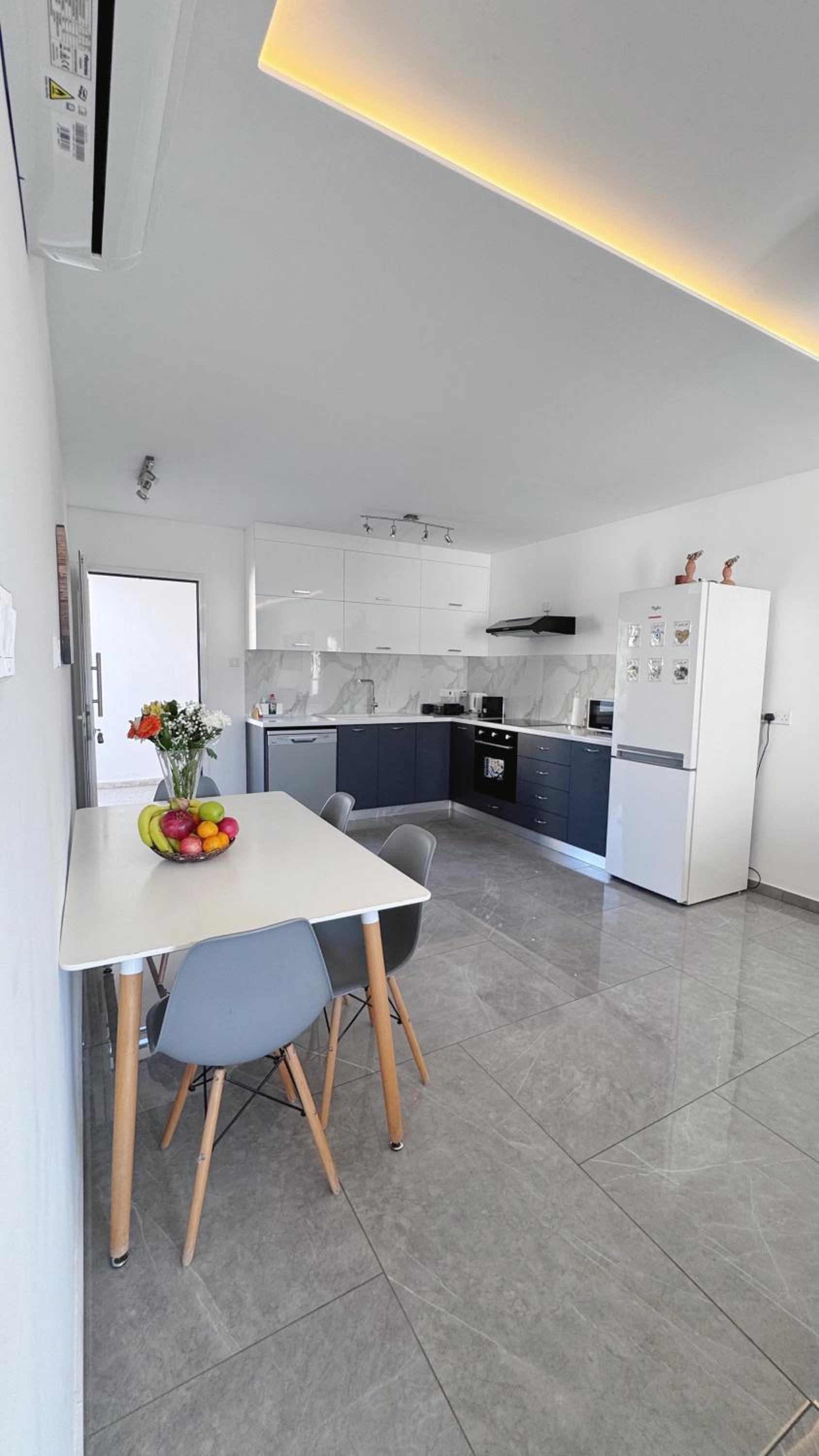 Savvas Apartment