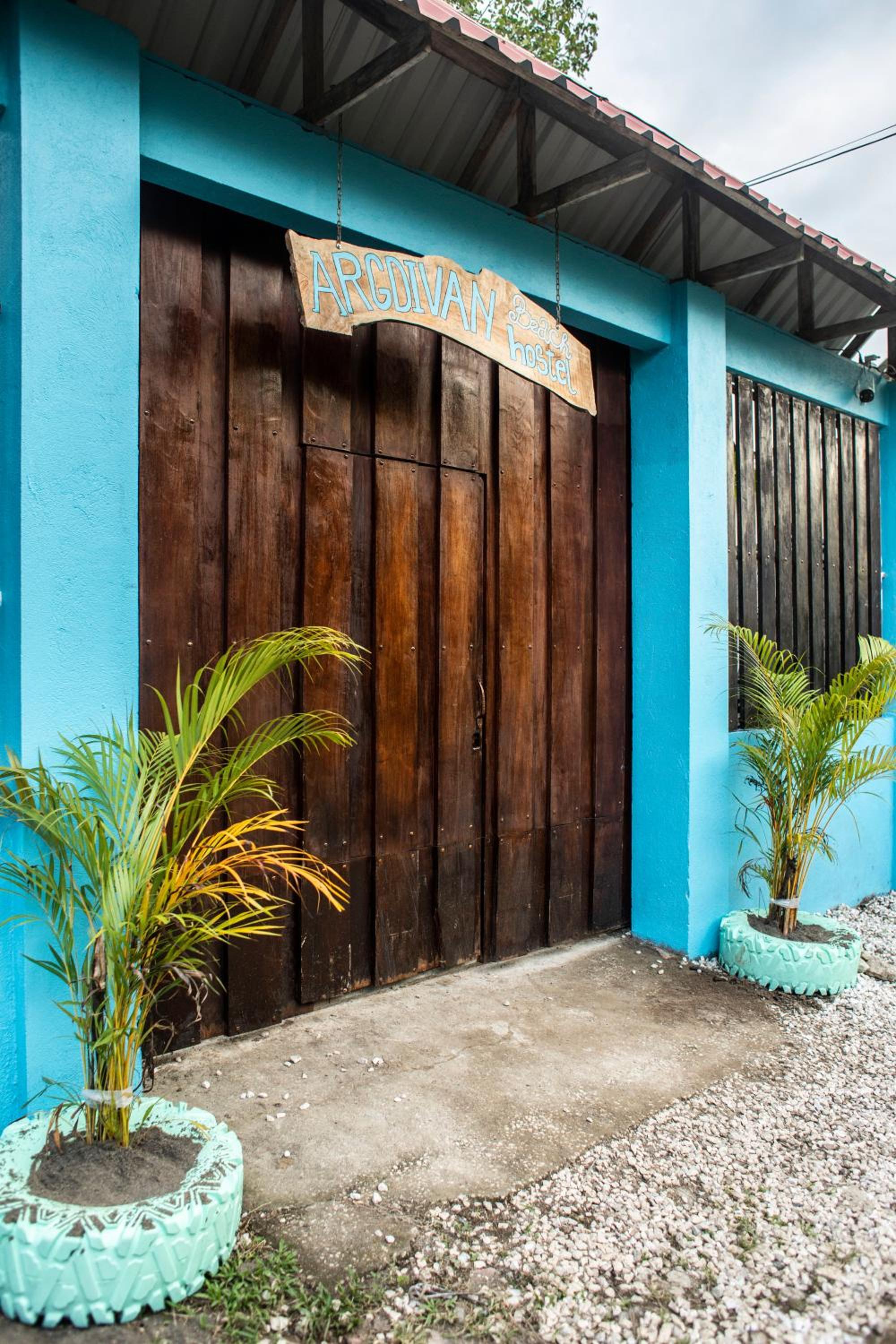 Argdivan Beach Hostel