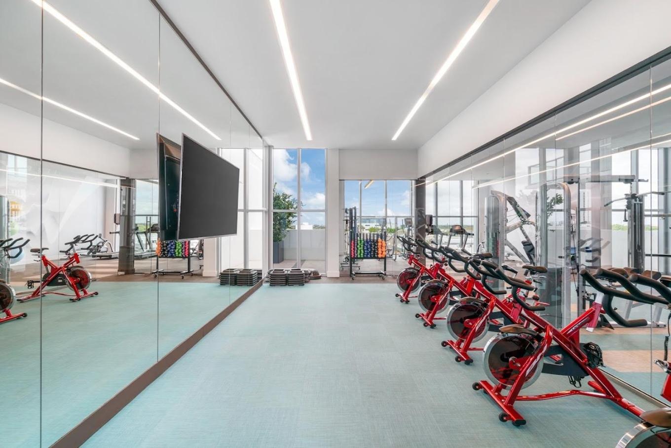 Elegant Condo 2BR w Beautiful City Views