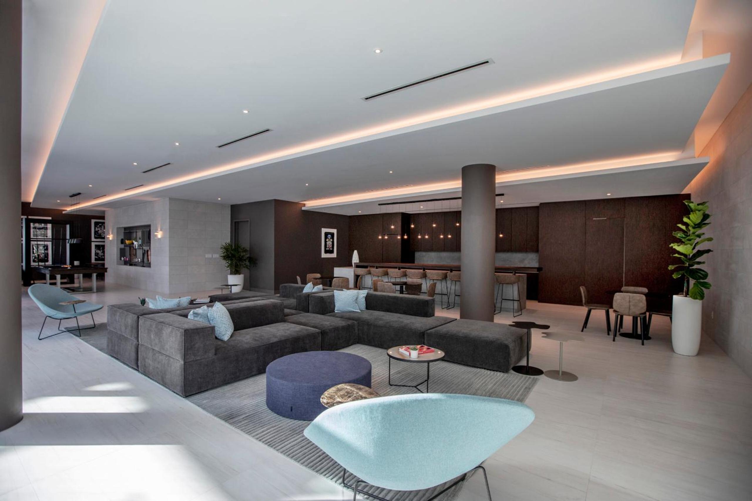 Elegant Condo 2BR w Beautiful City Views