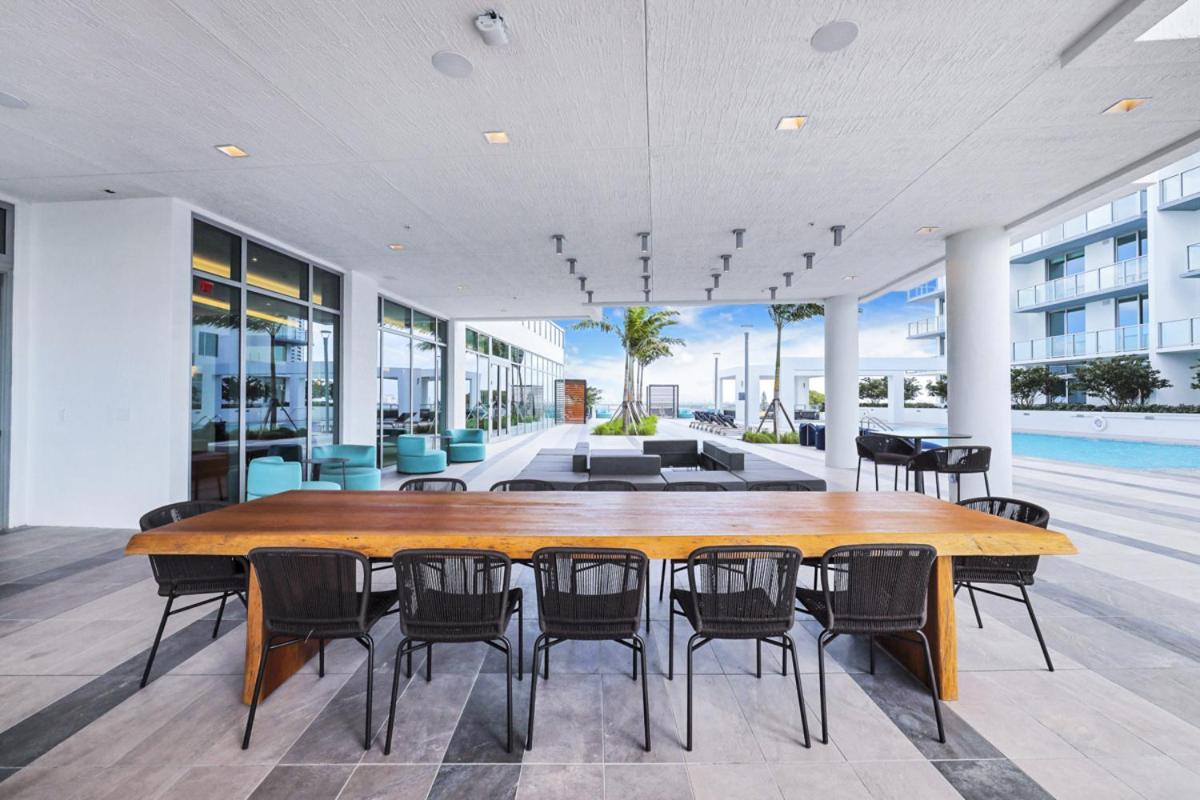 Elegant Condo 2BR w Beautiful City Views