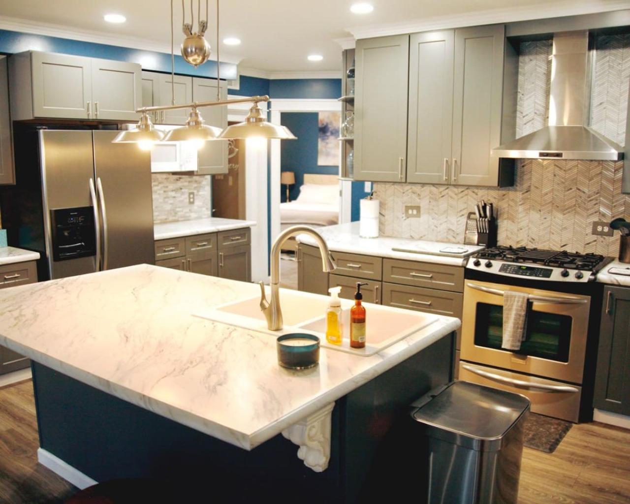 Upscale luxury home just a few blocks from beach view 3