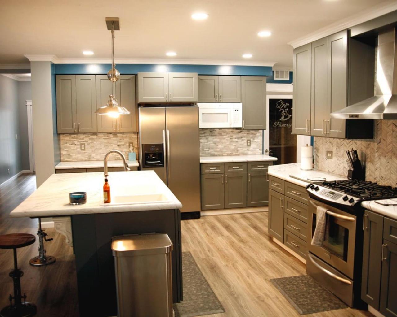 Upscale luxury home just a few blocks from beach view 4