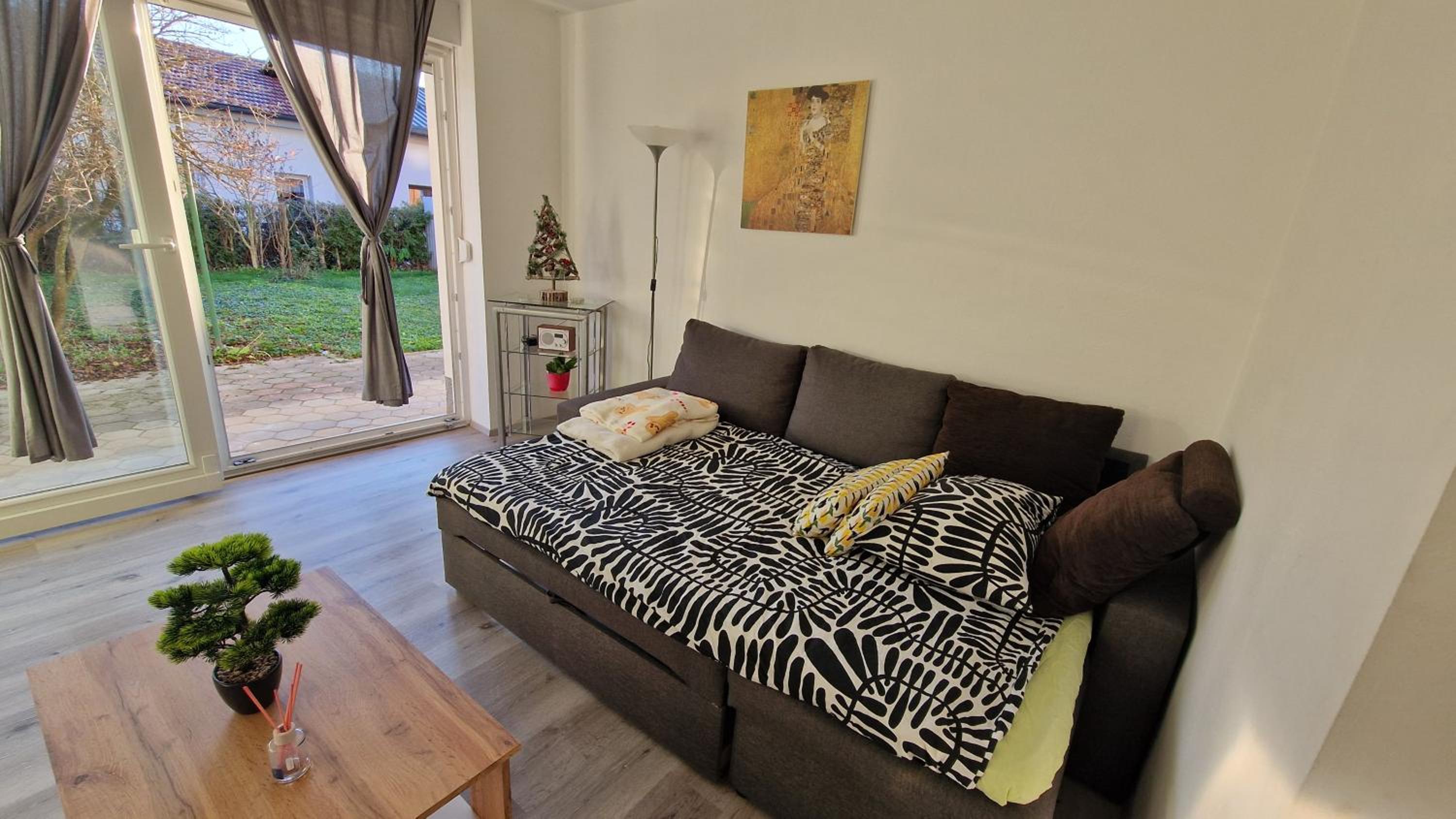 Simona's place-Free private parking view 2