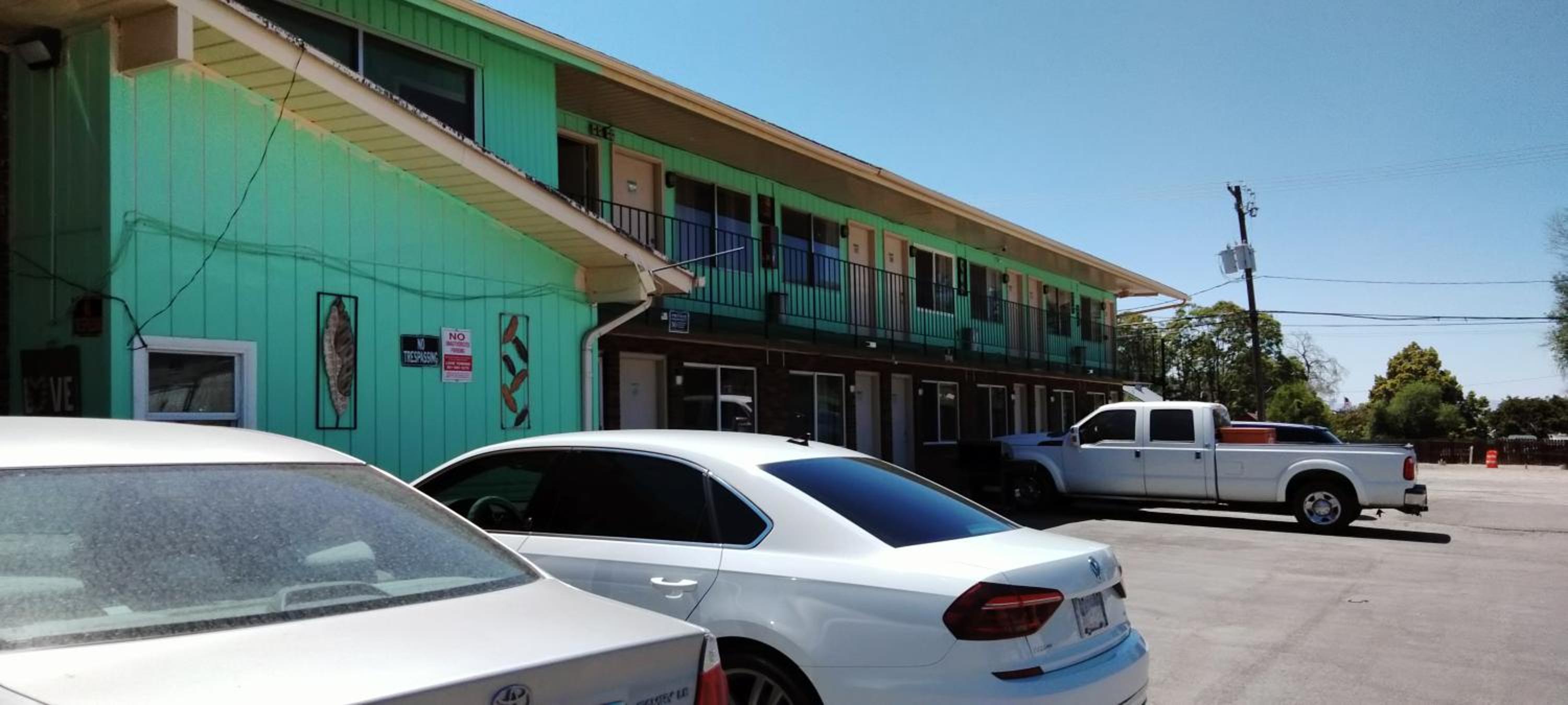 Galaxie Motel view 4