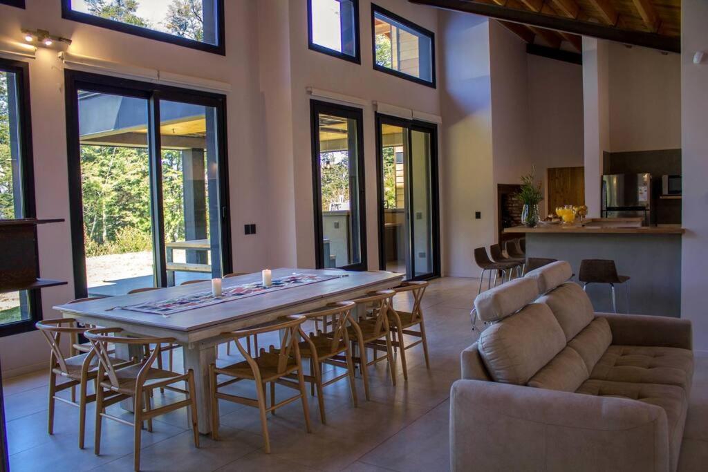 Villa la Angostura Casa frente al Lago JPG