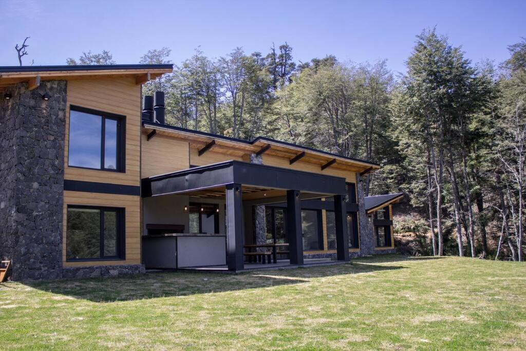 Villa la Angostura Casa frente al Lago JPG