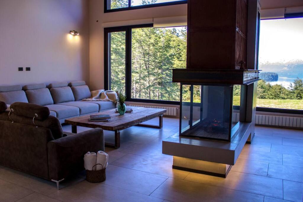 Villa la Angostura Casa frente al Lago JPG