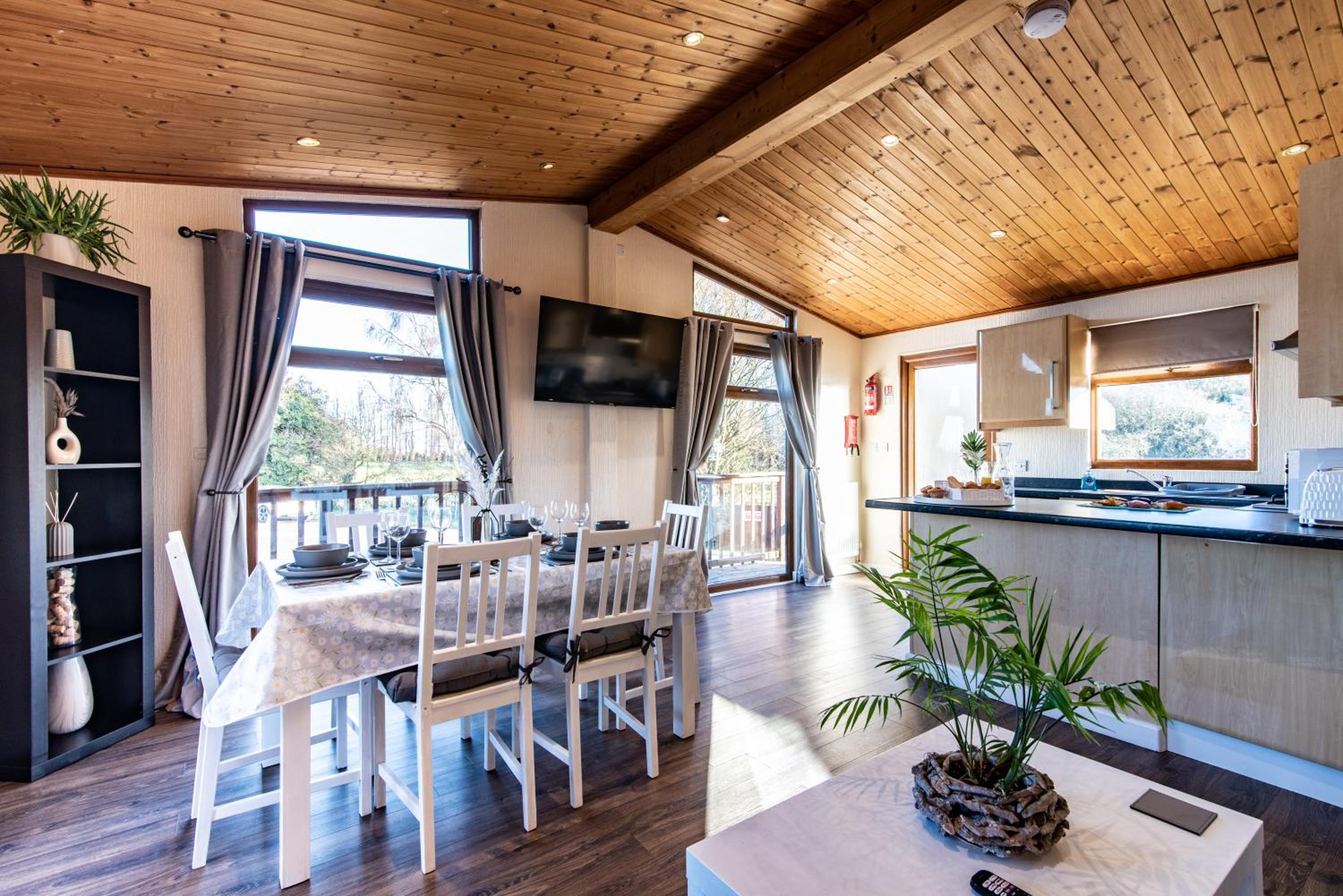 Cosy lodge in the countryside view 3