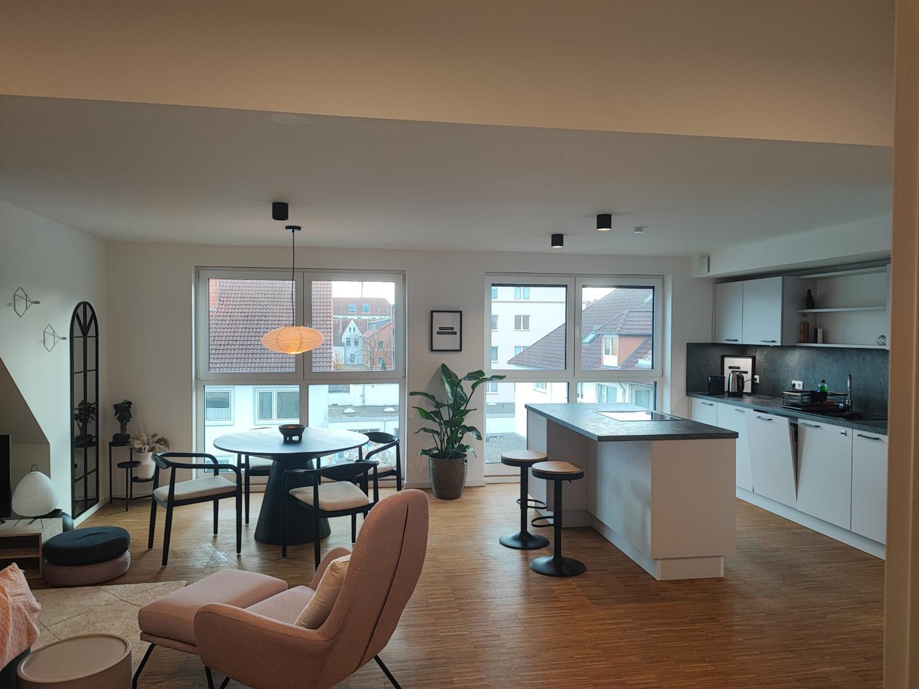 neues modernes Dachgeschossloft nähe Zentrum Uni Messe