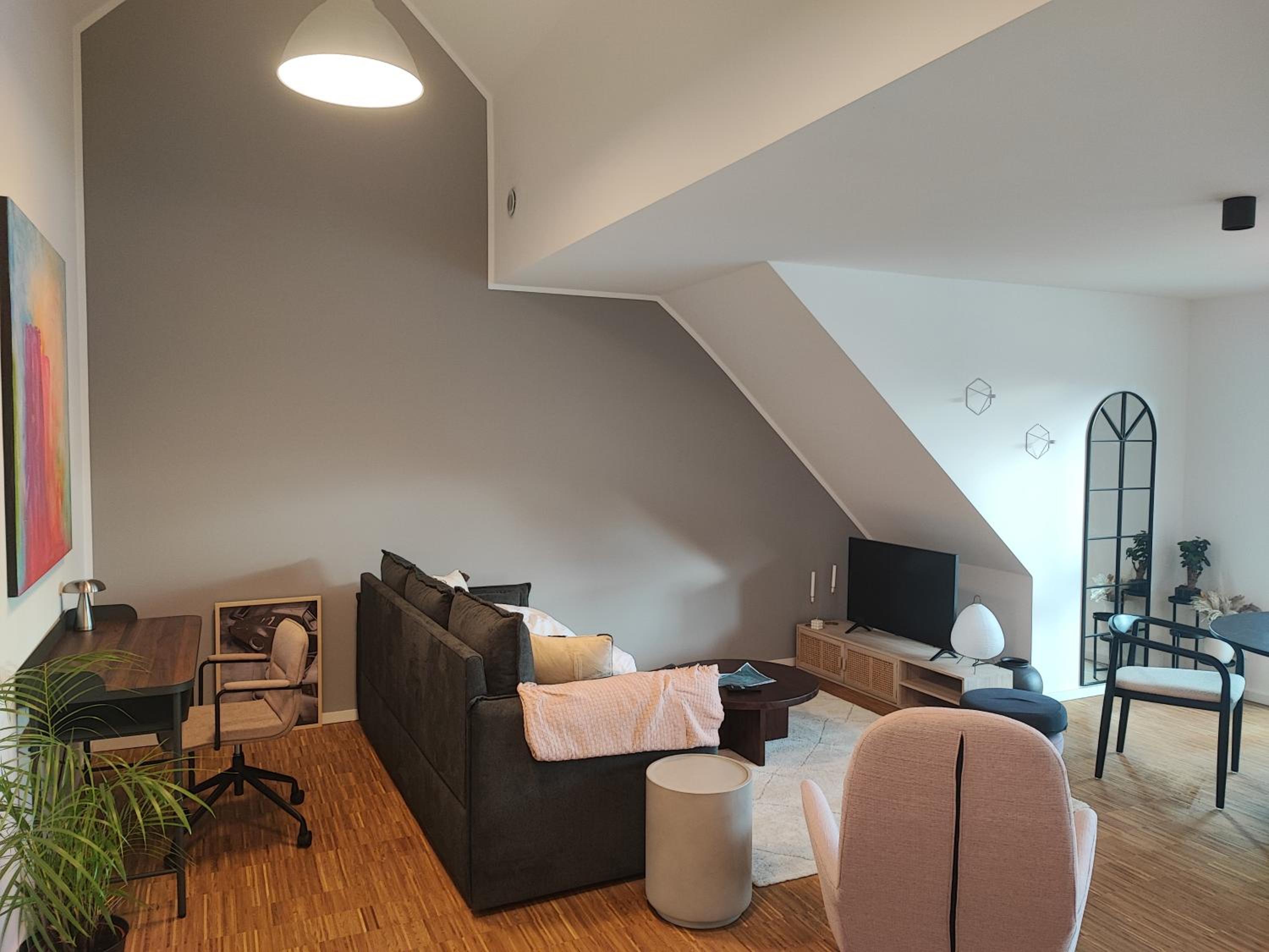 neues modernes Dachgeschossloft nähe Zentrum Uni Messe