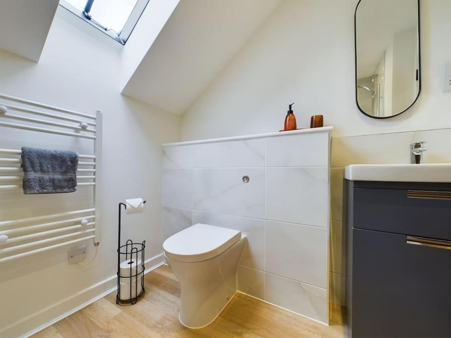Arcadia House Town Centre Stay 2-Bed Chapel Conversion with Private Parking view 5