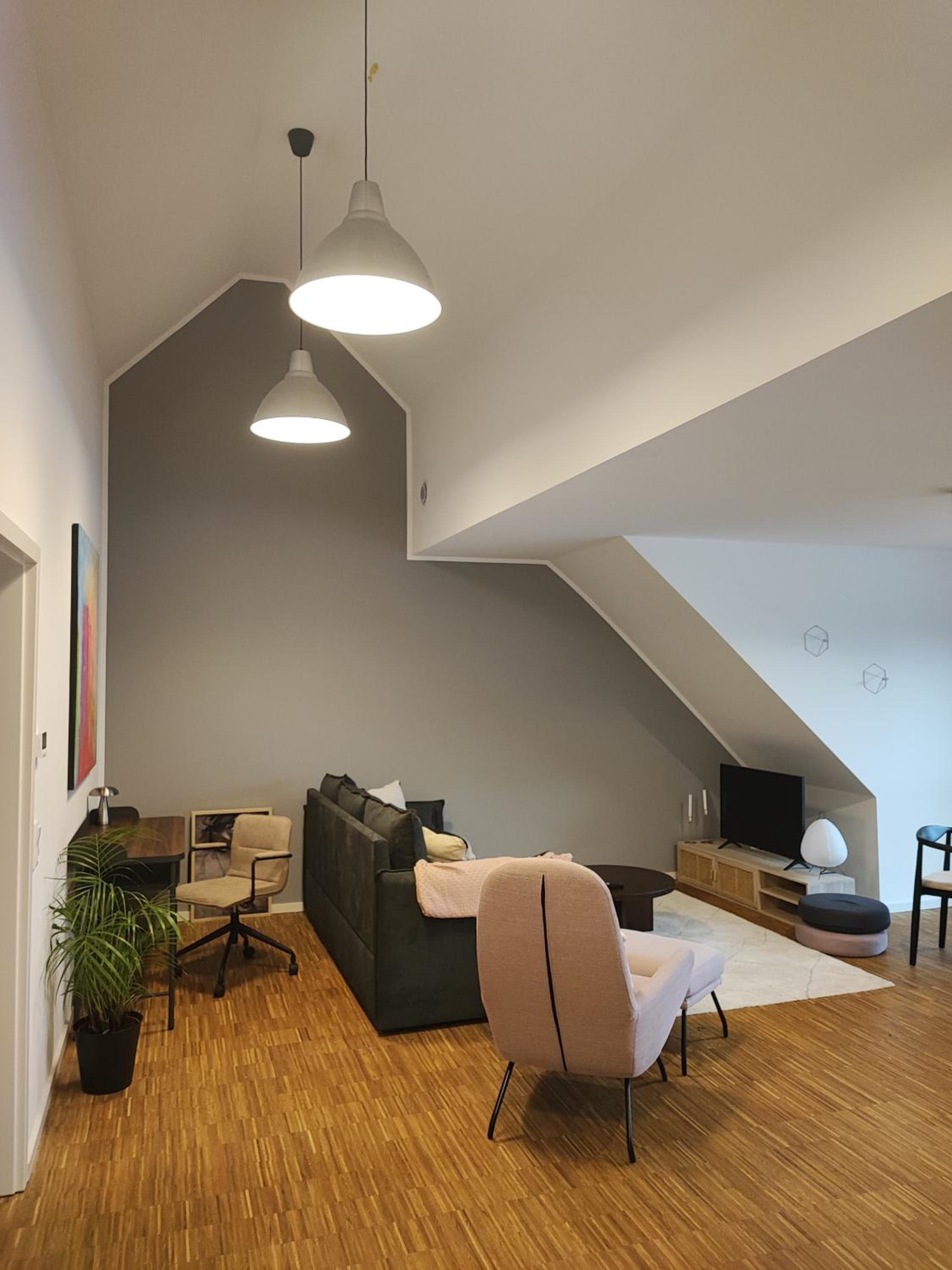 neues modernes Dachgeschossloft nähe Zentrum Uni Messe