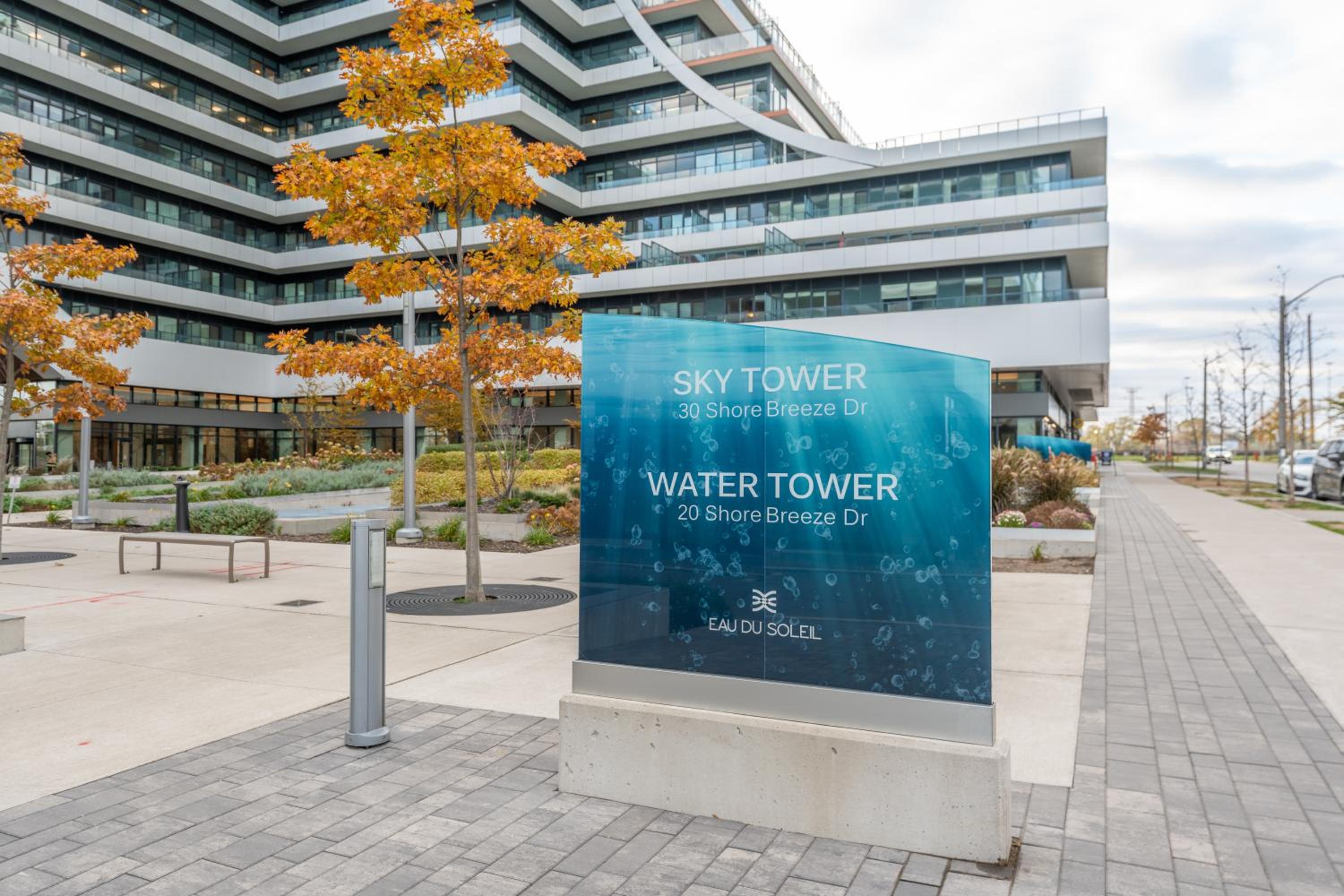Perfect Toronto 3BR Luxe Condo - Huge Patio - Pool - Parking
