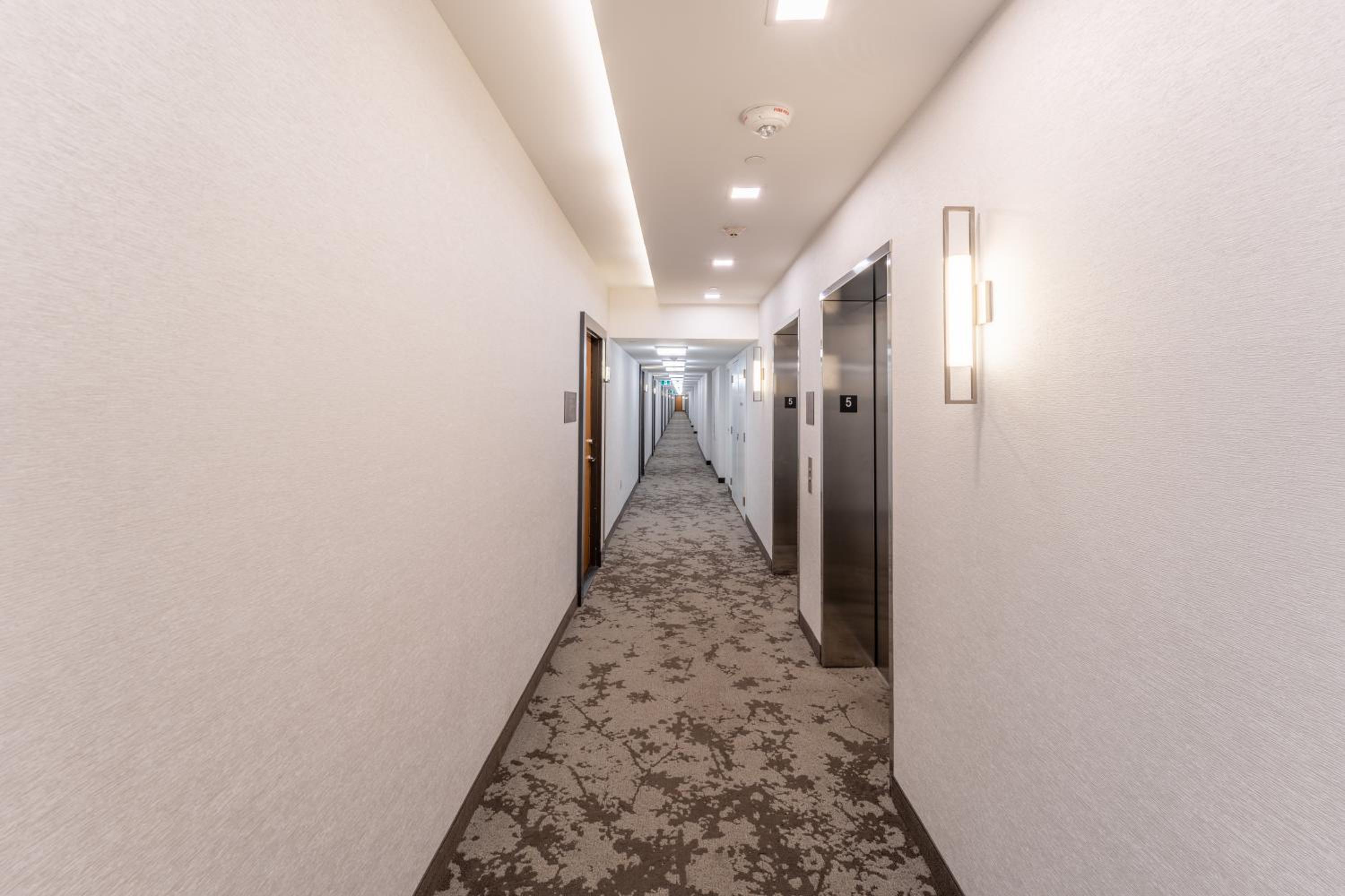 Perfect Toronto 3BR Luxe Condo - Huge Patio - Pool - Parking