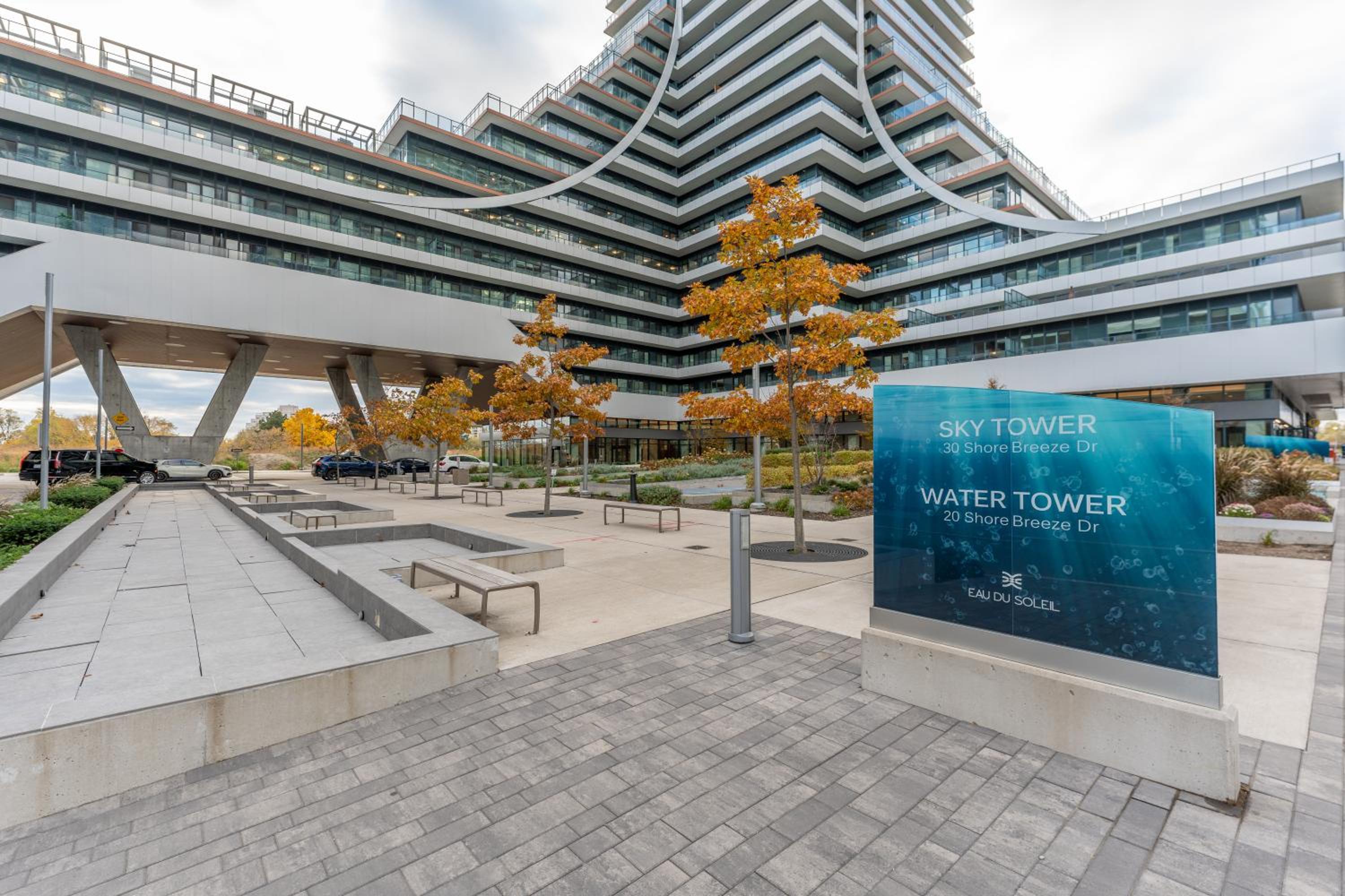Perfect Toronto 3BR Luxe Condo - Huge Patio - Pool - Parking