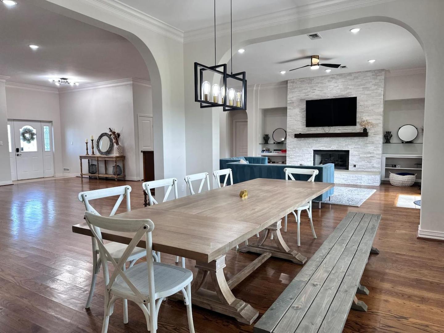Spacious Approved Events Allowed Sleeps 20 view 5