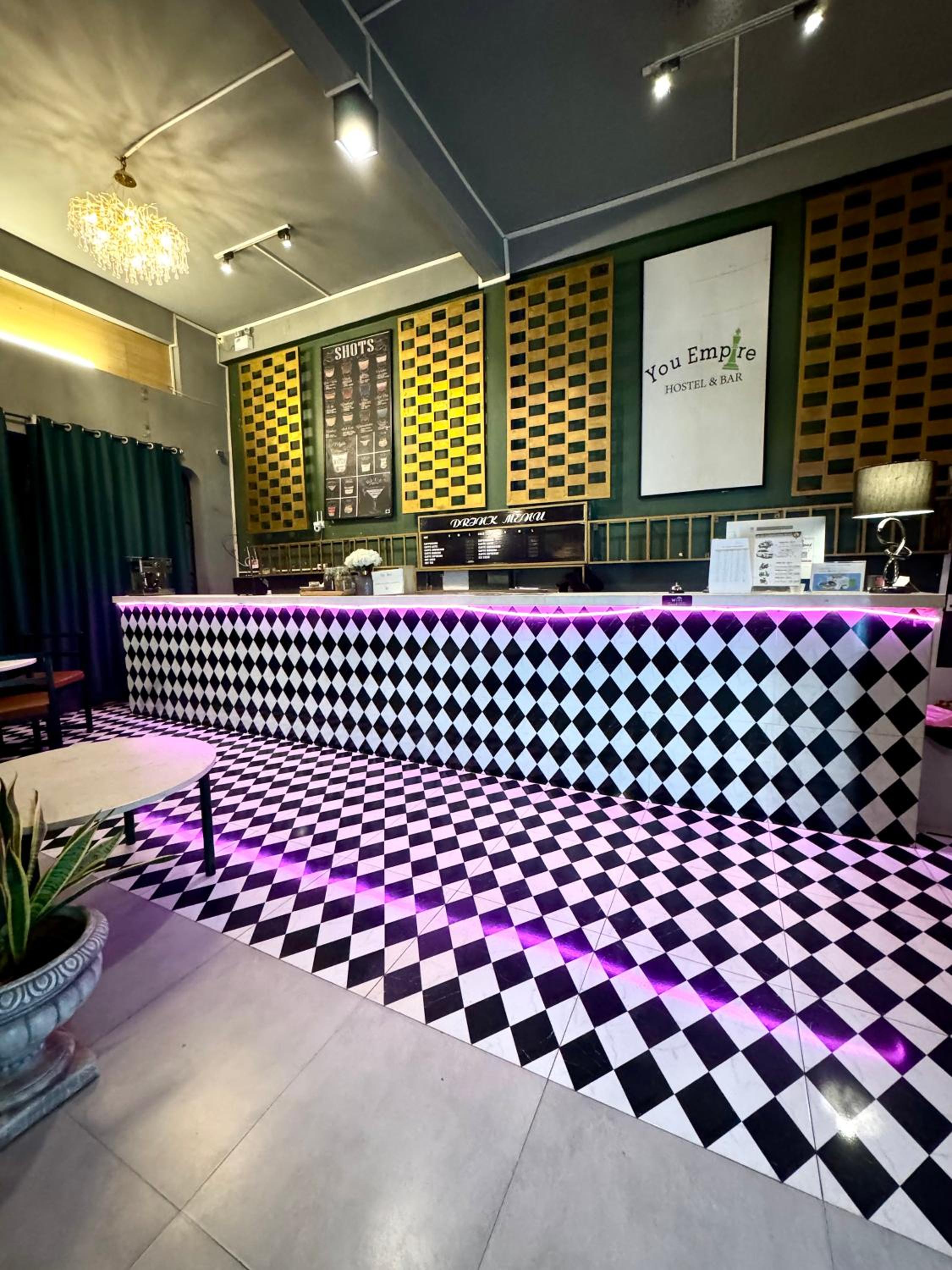 You Empire Hostel & Bar