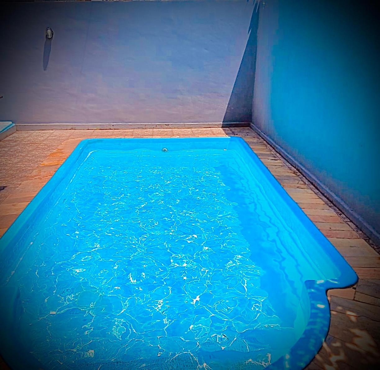 CASA COM PISCINA EM ÁREA NOBRE