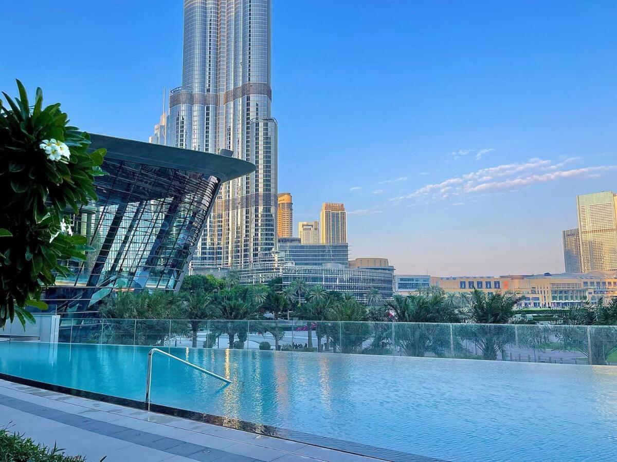 Luxury Two Bedroom Apartment with Balcony, Full Burj Khalifa & Fountain Views by Delujo Stays