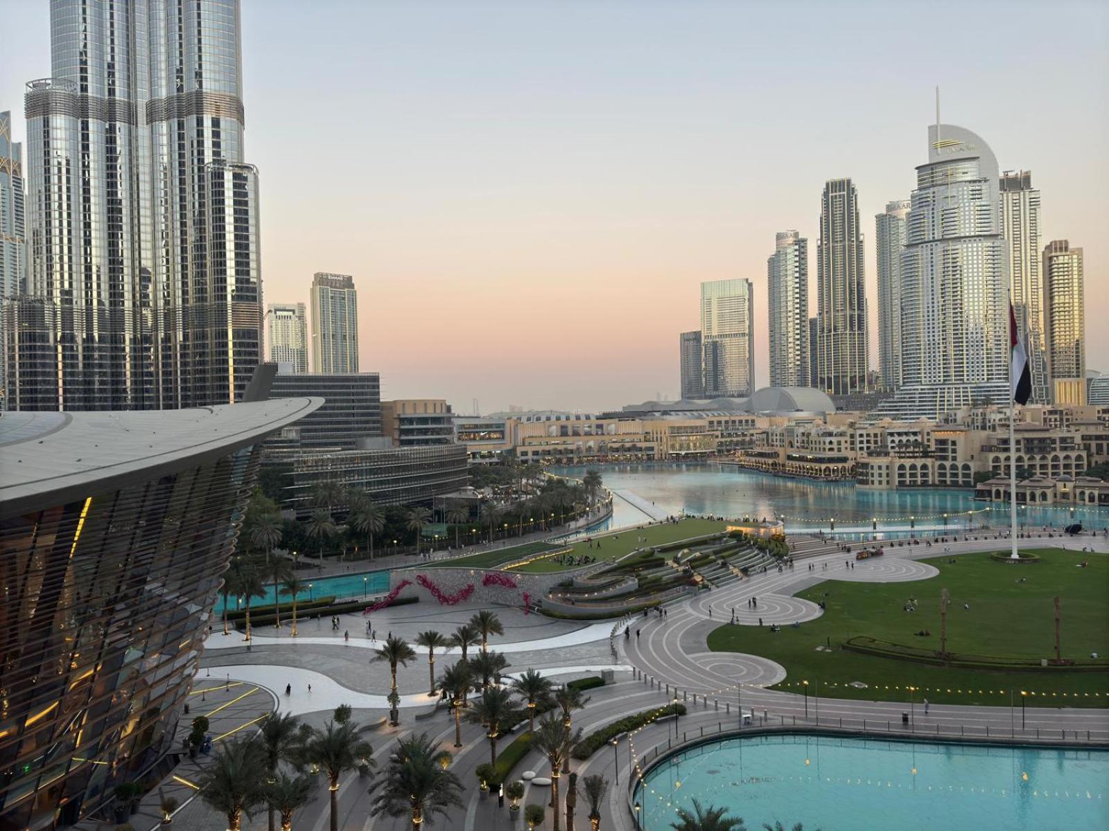 Luxury Two Bedroom Apartment with Balcony, Full Burj Khalifa & Fountain Views by Delujo Stays