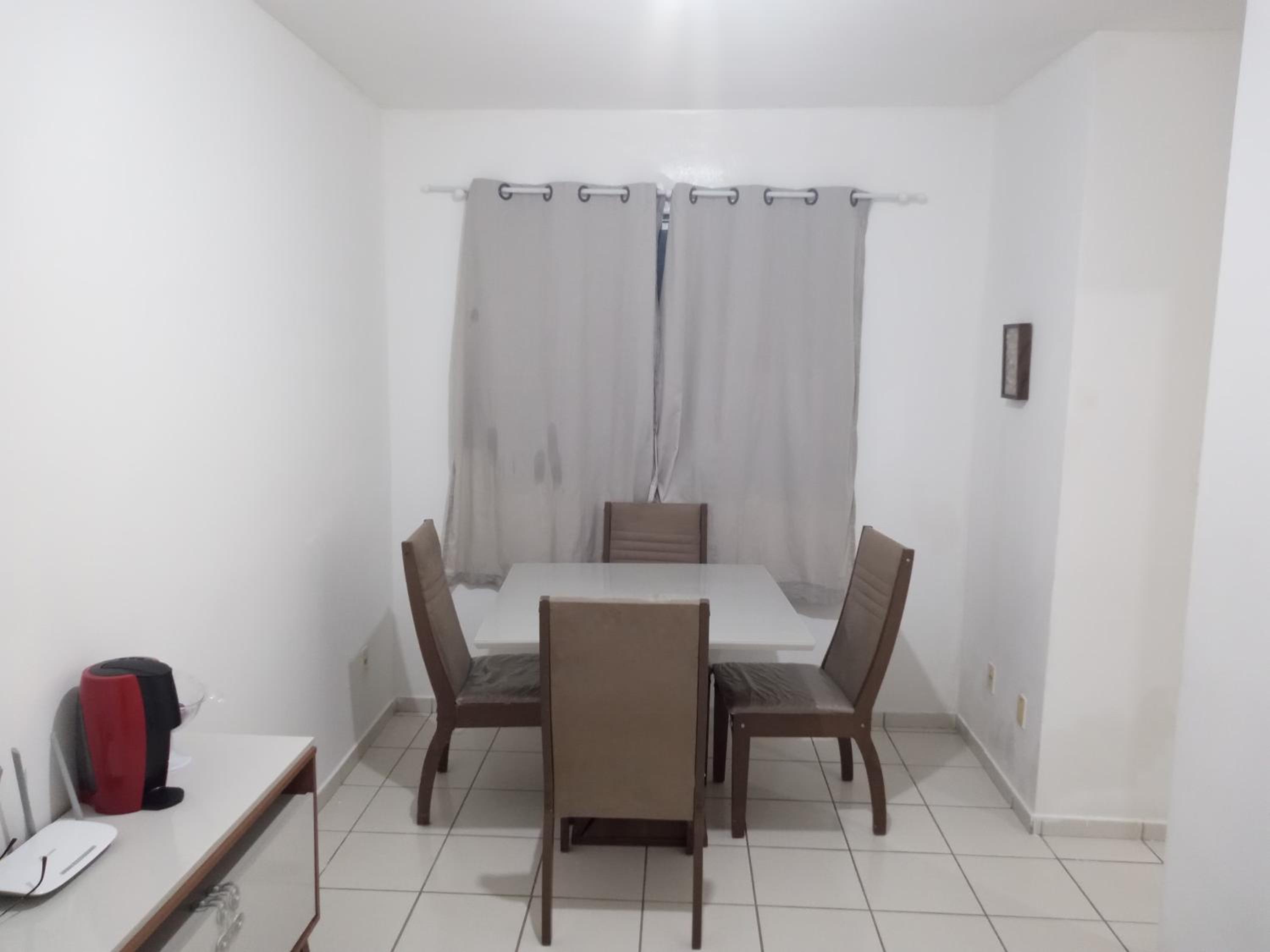 Apartamento completo com ar-condicionado 2 km da praia