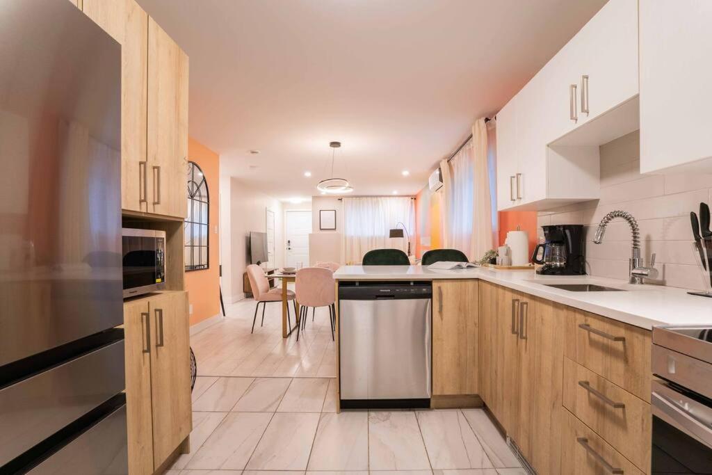 Vibrant 3BR Suite, Backyard, near metro and Free Parking
